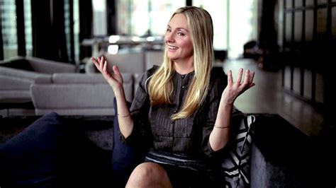 Hope Davis Sexy (7 Pics + Videos)